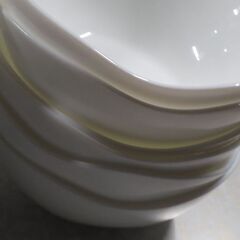 白い中鉢１３個、１３ｘ１３ｘ５，５の画像