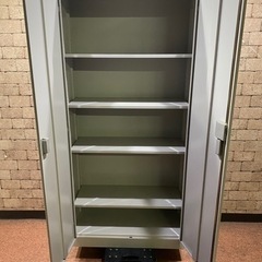 コクヨ 5段式保管庫 両開き書庫 ロッカー 棚調節可 下置き用 鍵付き 幅880mm×奥行400mm×高さ1850mm グレー SH-370F1NC Aの画像