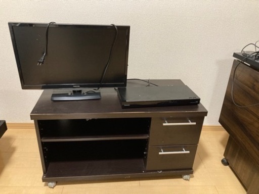 テレビ、DVDレコーダー、テレビ台、机