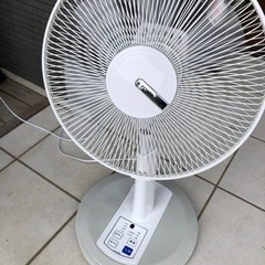2020年製　ユアサプライム 30㎝リビング 扇風機　KYA-R30GWの画像
