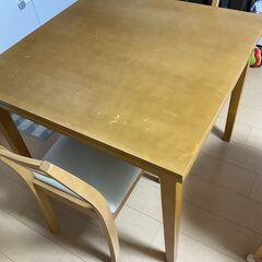 ダイニングテーブル & 椅子