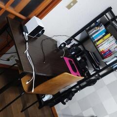 パソコンデスクと椅子