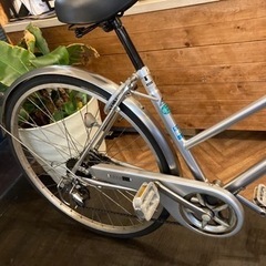 【前輪タイヤ・前輪チューブ新品！】LEDオートライト　6段変速　27インチ自転車　シルバー