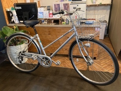 【前輪タイヤ・前輪チューブ新品！】LEDオートライト　6段変速　27インチ自転車　シルバー