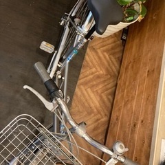 【前輪タイヤ・前輪チューブ新品！】LEDオートライト　6段変速　27インチ自転車　シルバー