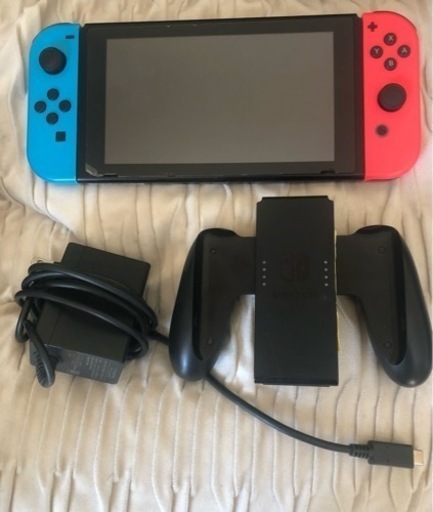 ニンテンドースイッチ 本体とジョイコン-ネオンレッド