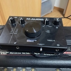 ギター、アンプ、インターフェースの画像