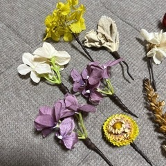 造花髪飾りの画像