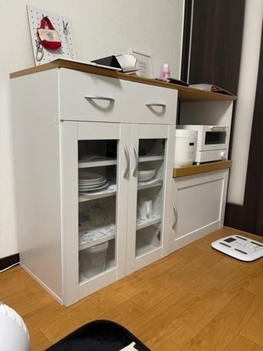 (取り引き中)コンセントつき食器棚