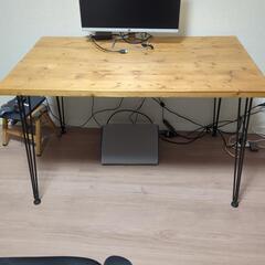 ダイニングテーブルの画像