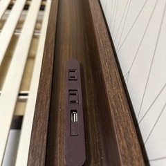 ベッドフレーム 収納つき ダブル すのこベッド ロータイプUSBポート付き の画像