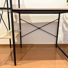 ※お譲り先きまりました。便利な収納スペース付き・デスクの画像