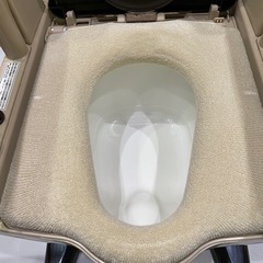 アロン化成（株） 安寿ポータブルトイレ 樹脂製 ジャスピタ標準 ひじ掛け付き 介護 簡易トイレ 洋式  の画像
