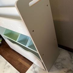 絵本ラック　本日お取り引きできる方1500円にしますの画像
