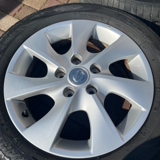 日産セレナ純正ホイールとタイヤ
