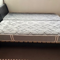 クィーンサイズ ベッド