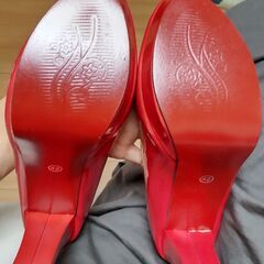 赤ハイヒール２足の画像