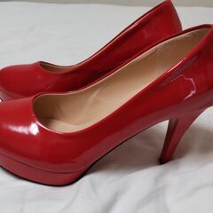 赤ハイヒール２足の画像