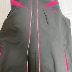 オークリー.OAKLEYユニセックスベストの画像