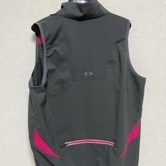 オークリー.OAKLEYユニセックスベストの画像
