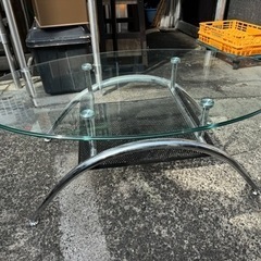 ガラステーブルの画像