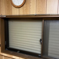 急ぐ！ガラスサッシ　すりガラス　茶　雨戸付