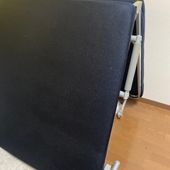 折りたたみベット(マット付き)の画像