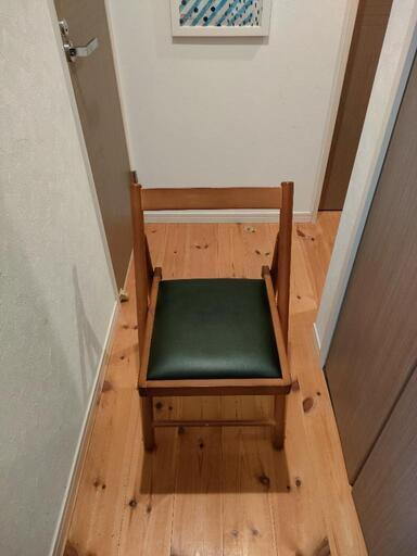 シックな折りたたみチェア