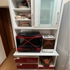 ワインレッドカラーがお洒落な食器棚☆