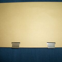 数枚の書類をはさめます　ガチャ玉（中）クリップ多数　工具付の画像