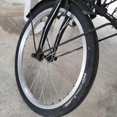 2/23まで！6段変速折りたたみ自転車（ノーパンクタイヤ）の画像