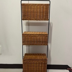 籐のラックの画像
