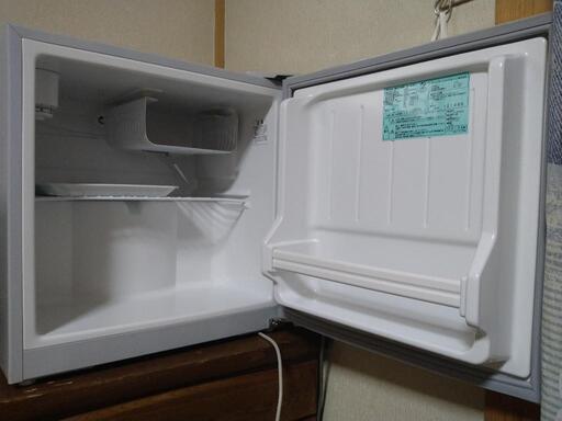 小型 冷蔵庫（中に冷凍スペースあり）