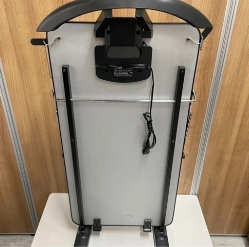 2020年製 TOSHIBA ズボンプレッサー HIP-T36