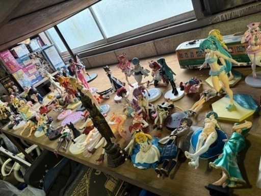 フィギュア売ります。個々売りはしていません。