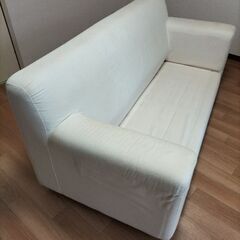 ソファー　赤のチェックのカバー付きの画像