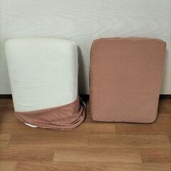 ソファー　赤のチェックのカバー付きの画像