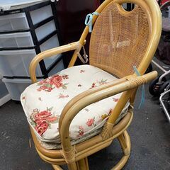 回転チェア　No.10094　ラタン　椅子　籐【リサイクルショップどりーむ荒田店】の画像