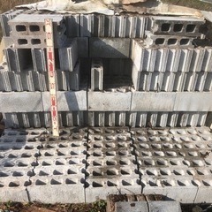ブロック　や　石