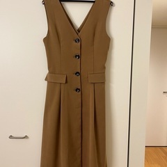 レディアゼル、ベージュワンピース