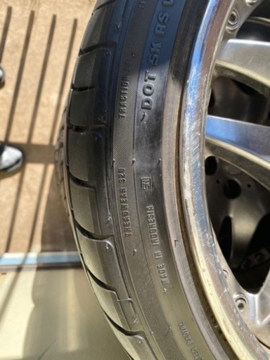 車のパーツ タイヤ、ホイール