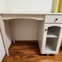 パソコンデスク　ニトリ