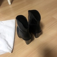 ZARAのブーツの画像