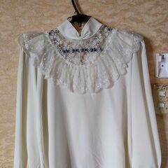 レース使いブラウス