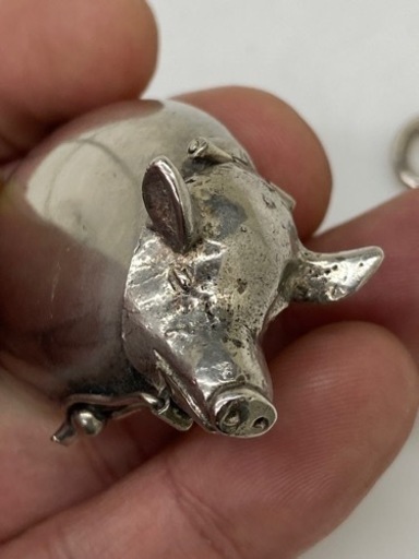 アンティーク　ビンテージ　レトロ　骨董　シルバー　豚のピルケースチェーン付き
