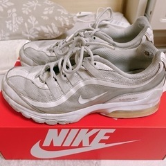 NIKE スニーカー 23.5の画像