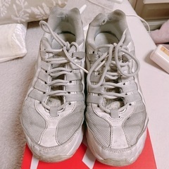 NIKE スニーカー 23.5の画像