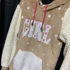 フード付きトップスの画像
