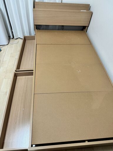 既に予定者あり　ニトリ　シングルベッド　棚・コンセント付き 二年半使用