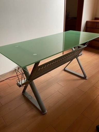 ガラステーブル